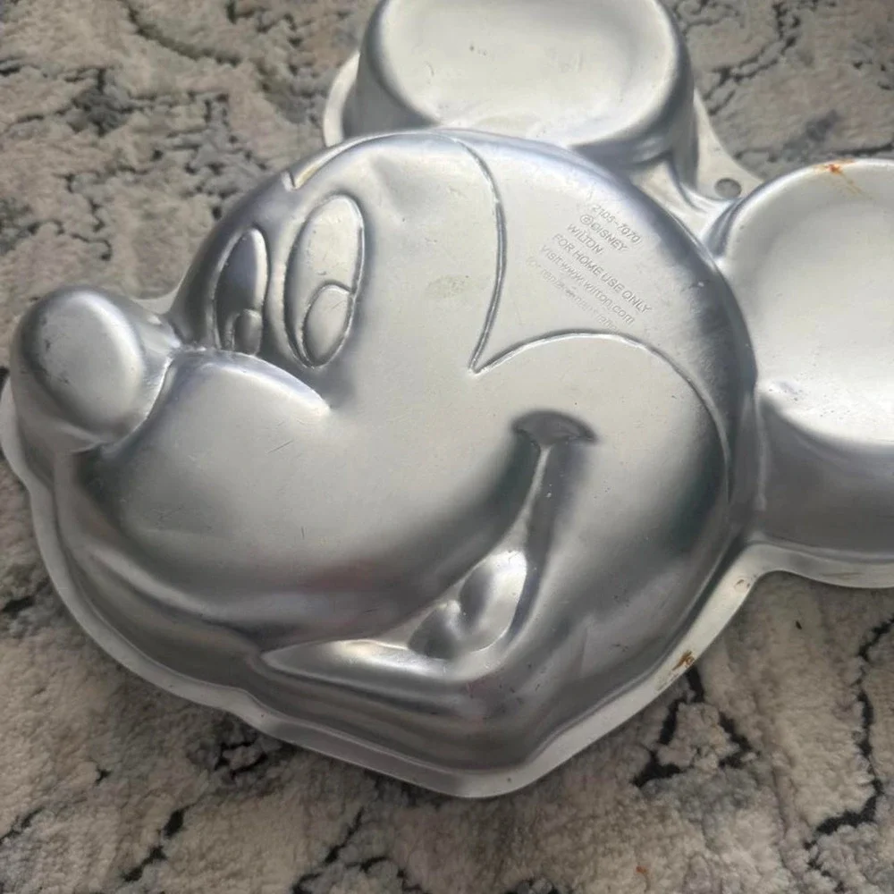 Wilton Mickey Mouse cake pan